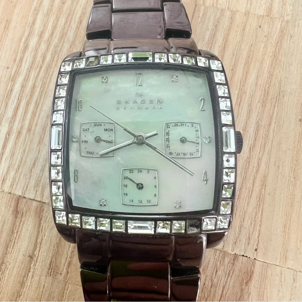 Skagen Denmark ladies brown metallic rectangular dress watch NEW BATTERY